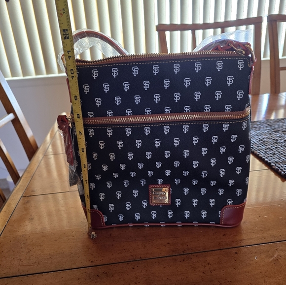 NEW Dooney & Bourke SF Giants medium crossbody. - Picture 7 of 8